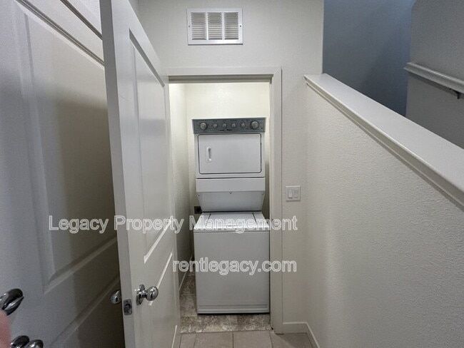 Building Photo - 3998 E Commerce Way