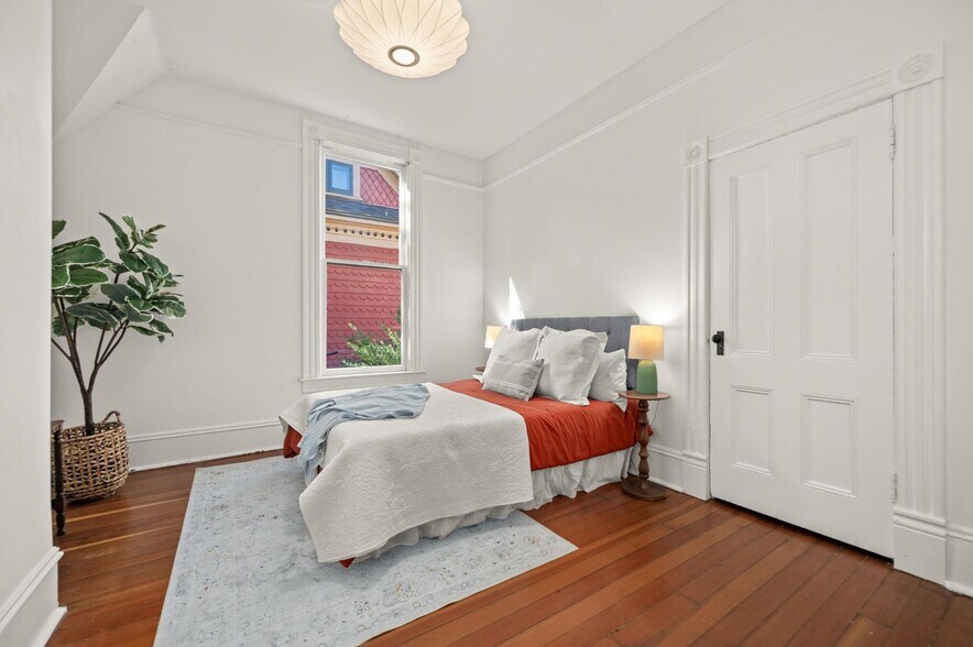 Building Photo - 1720 NW Hoyt St