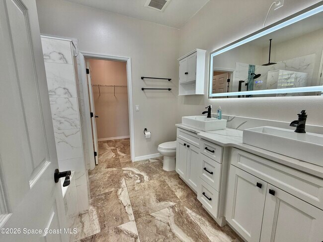 Building Photo - 1453 Santa Anna St SE