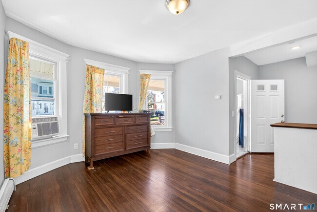 Building Photo - 380 Gurdon St