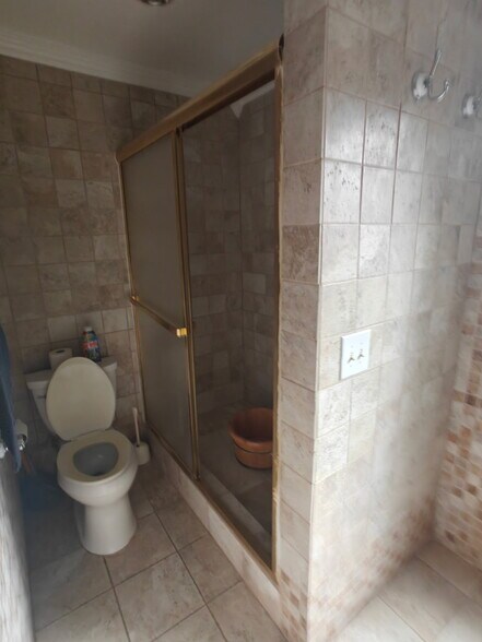 Building Photo - 223 Springhouse Ln