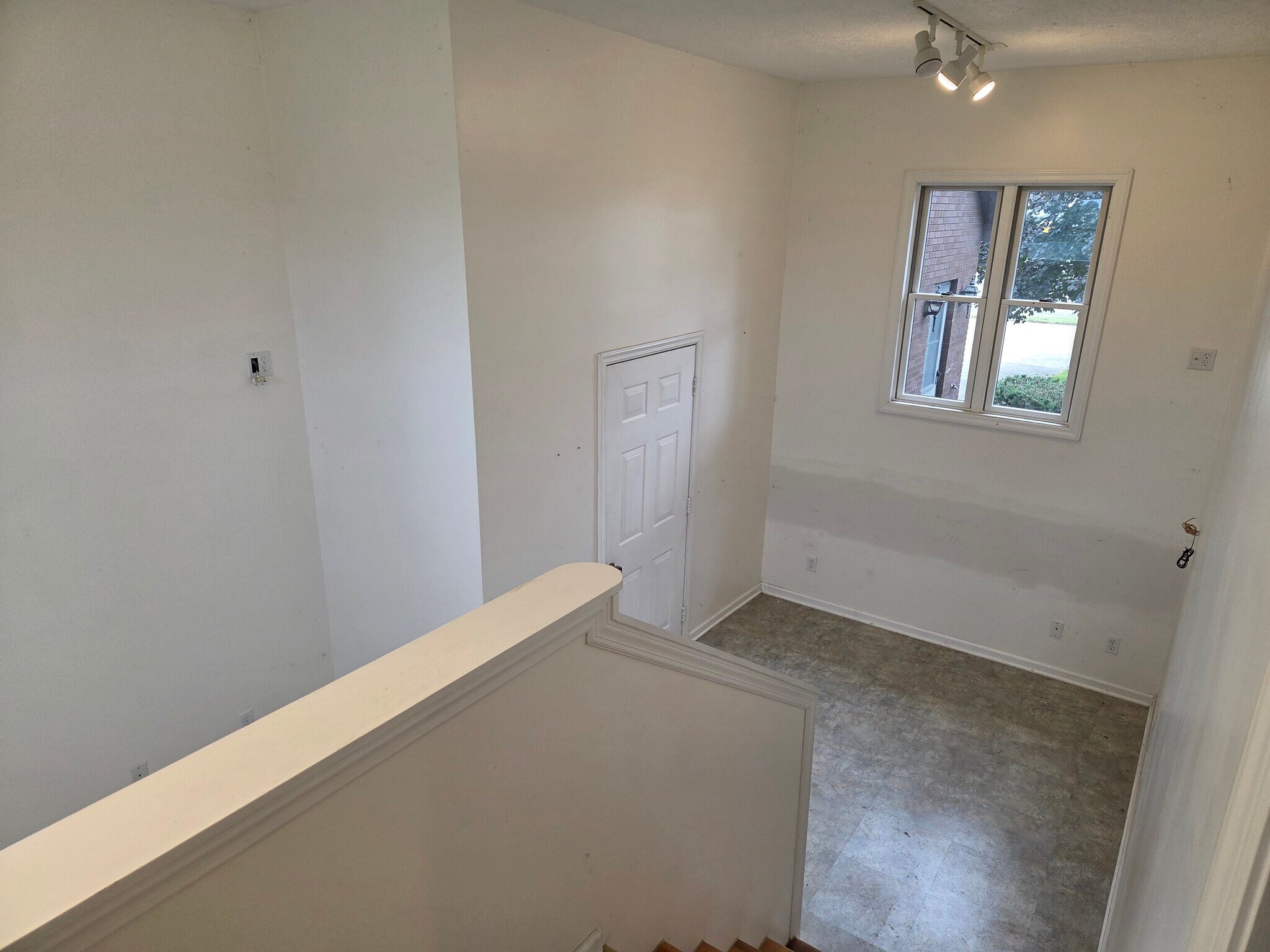 Building Photo - 600 Perry Hwy