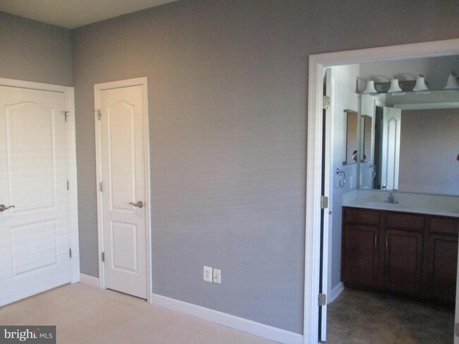 Building Photo - 2144 Little Sorrel Way