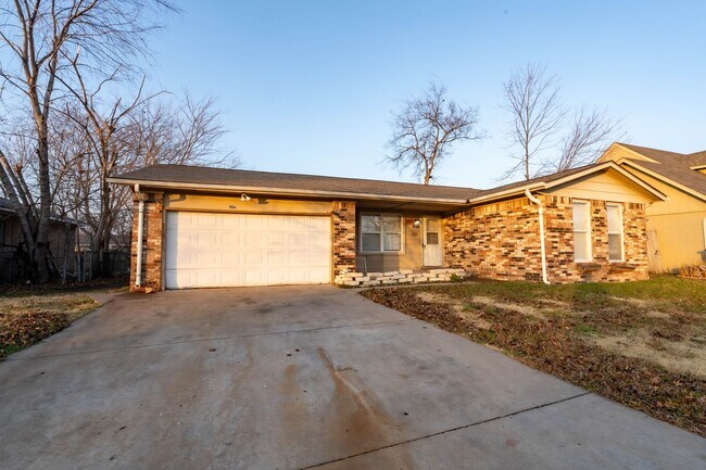 Building Photo - 3 Bed | 1.5 Bath in East Tulsa!