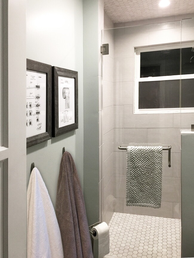 Building Photo - 1738 S Marvin Ave