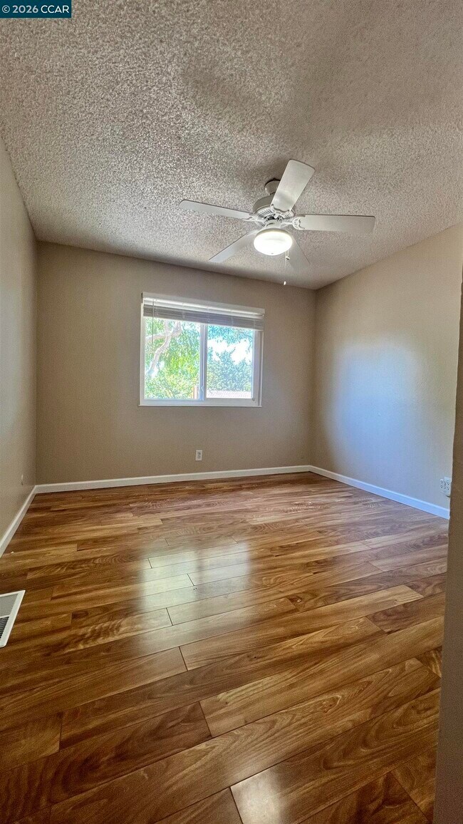 Building Photo - 2828 Royal Ann Ln