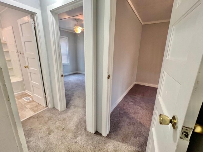 Building Photo - 1211 Dickson Ave