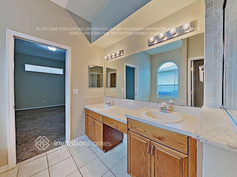 Building Photo - 1108 Barclay Wood Dr