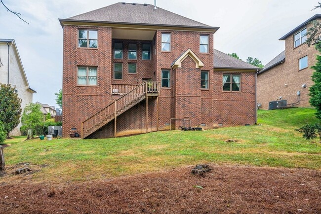Building Photo - Custom built home in a great location in B...