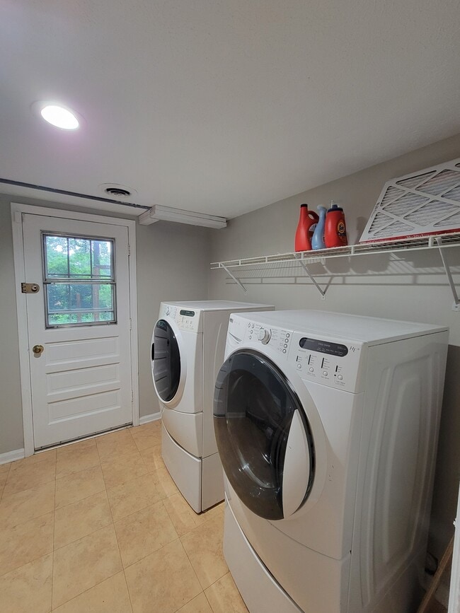 Building Photo - 268 Waxhaw Dr