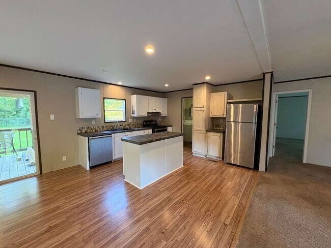 Building Photo - Huge 4 bedroom/2 bathroom double-wide in Peaceful Area of Keithville!