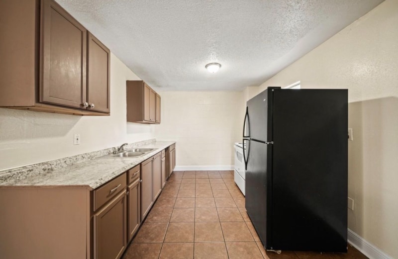 Building Photo - 3418 Sealy