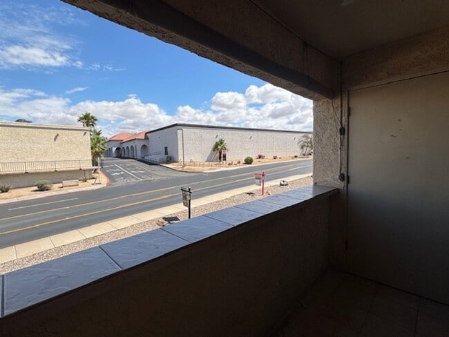 Building Photo - 1 Bedroom - 1.5 Bath Condo