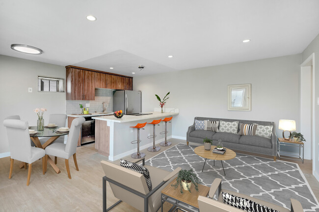 Interior Photo - 1525 Amherst