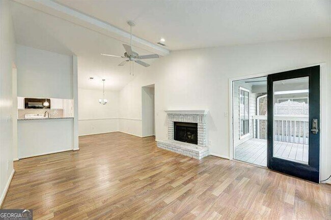 Building Photo - 529 Warm Springs Cir