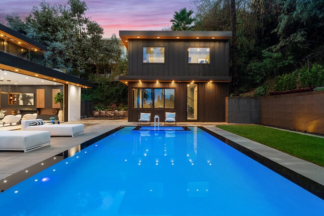 Building Photo - 9031 Alto Cedro Dr
