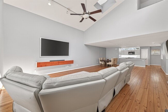 Building Photo - 6911 Yellowstone Way Dr