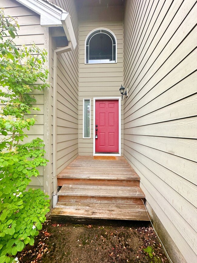 Building Photo - Gorgeous 4-Bedroom, 2.5-Bathroom House in Beaverton with Fenced Backyard, Cozy Gas Fireplace - $1...