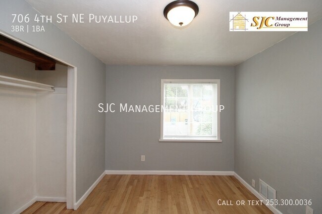 Building Photo - Three bedroom one bath in Downtown Puyallu...