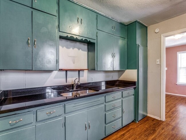 Building Photo - 1136 Garland Ave