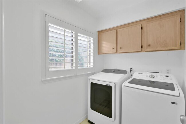 Building Photo - 12326 Rocky Knoll Dr