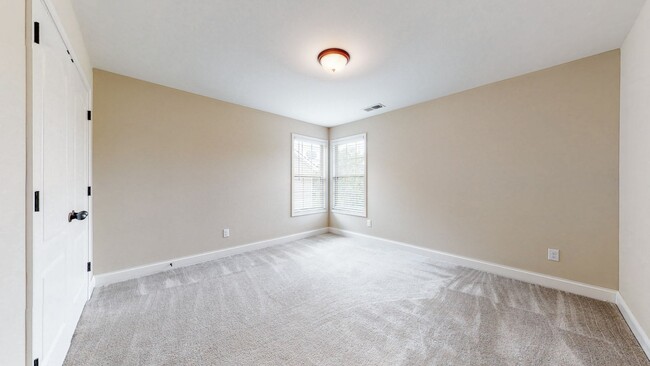 Building Photo - 802 Urton Woods Way