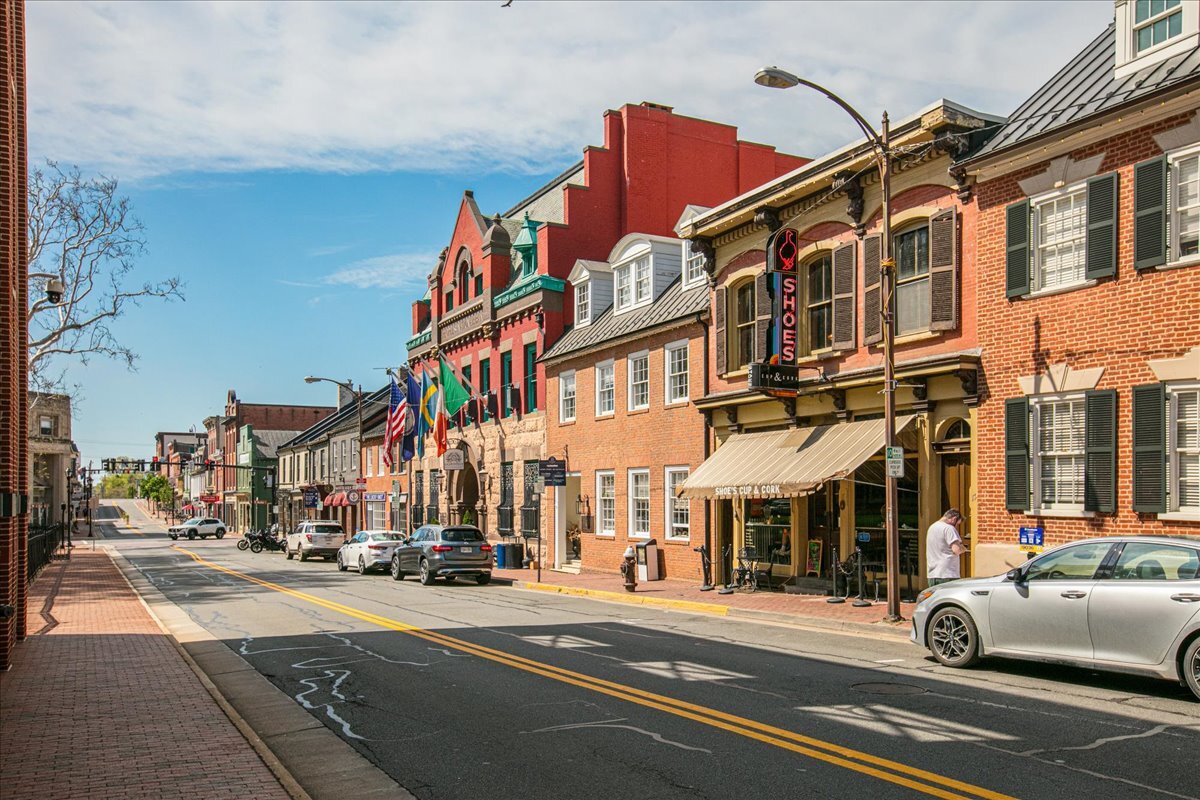 Building Photo - 239 Nottoway St SE
