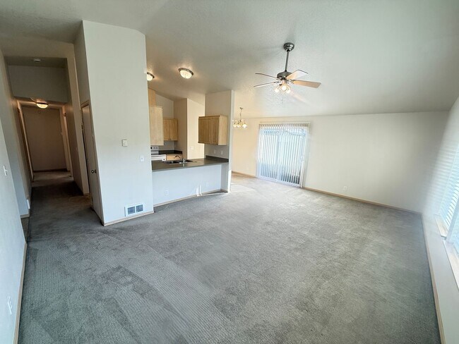 Building Photo - Updated 3 bedroom 2 bath house in Eugene!