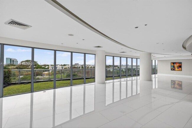 Building Photo - 601 NE 36th St