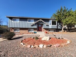 Building Photo - Gorgeous 4 Bedroom Home for Rent on Buckho...
