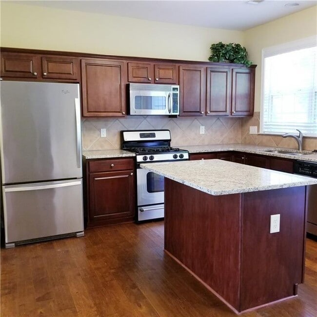 Building Photo - 3363 Stoneham Dr NW