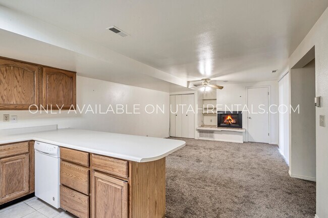 Building Photo - 1671 Hickory Ln