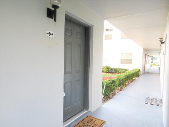 Building Photo - 343 Normandy Ln