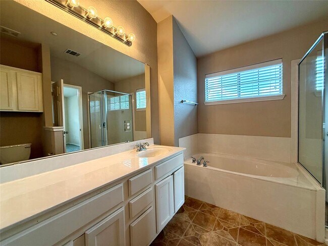 Building Photo - 1310 W Parmer Ln