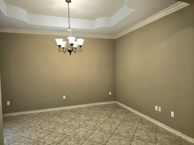 Building Photo - 6214 Manresa Dr