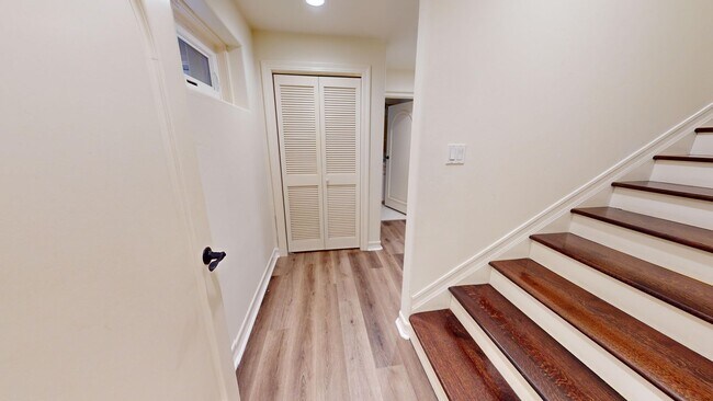 Building Photo - Spacious 4-bedroom 4.5 bath Home in a Gated Complex