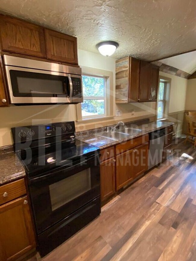 Building Photo - Rustic One Bedroom Cabin with Loft