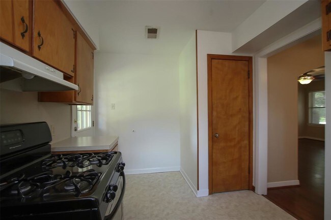 Building Photo - 5036 De Milo Dr