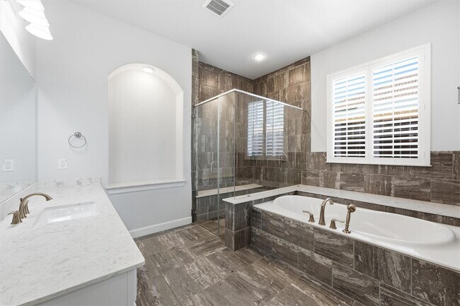 Building Photo - 1303 Gardenia Dr