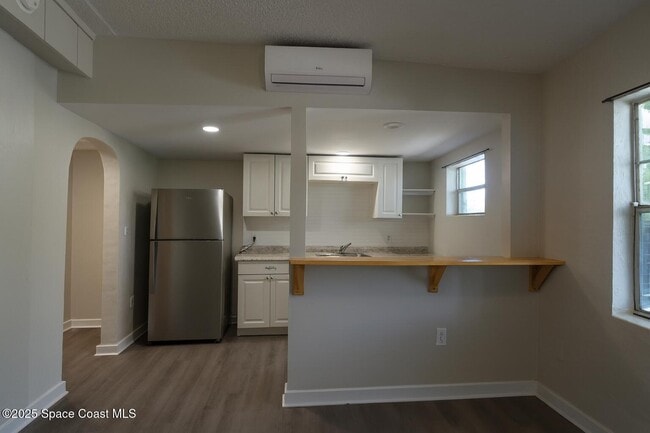 Building Photo - 985 S Fiske Blvd