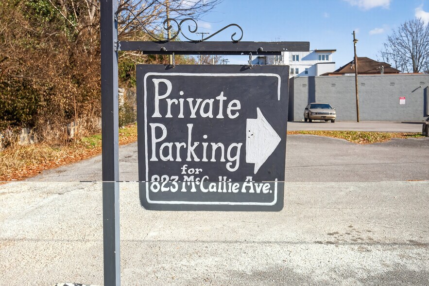 Building Photo - 823 McCallie Ave