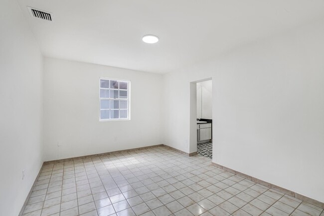 Building Photo - 2360 SW 11th Terrace