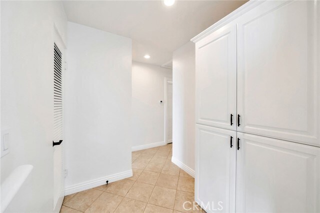 Building Photo - 3116 Breakers Dr