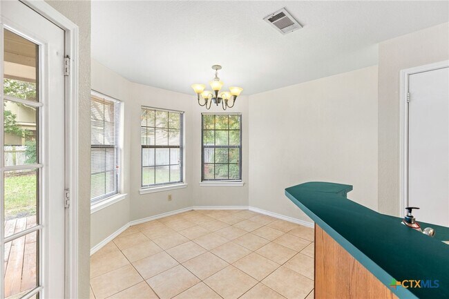 Building Photo - 1502 Oak Knoll Ln