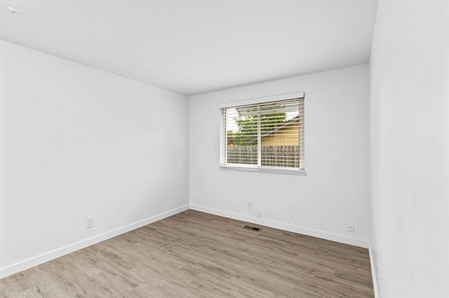 Building Photo - 4BD, 2.5BA Home located in the desirable Churchill Neighborhood!