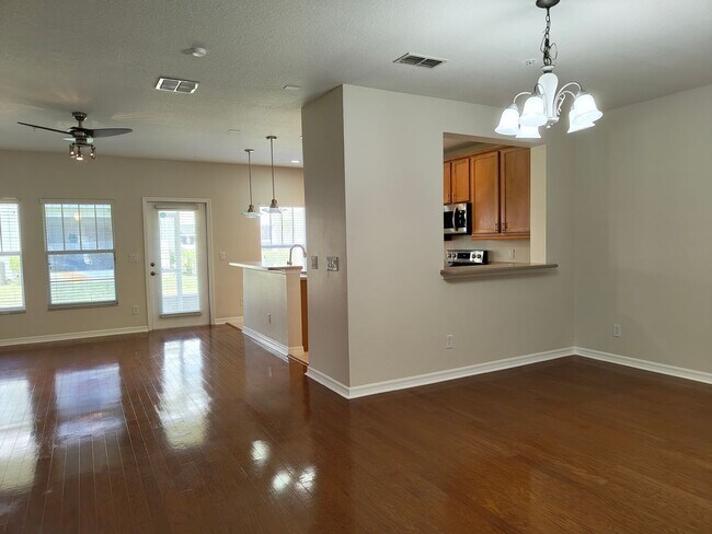 Building Photo - Three Bedroom Townhome at Cypress Lakes in Kissimmee