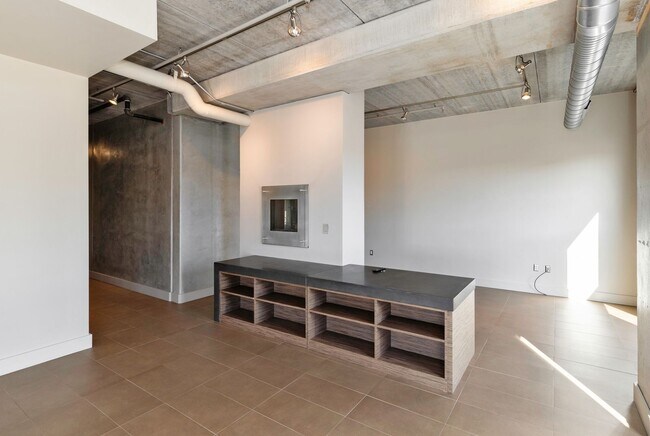 Building Photo - 309 E 5th St