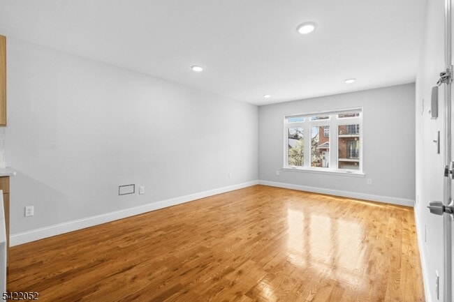 Building Photo - 19 Shaw Ave