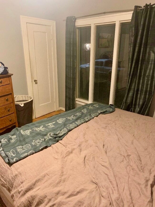 Building Photo - 726 Governor Stevens Ave SE