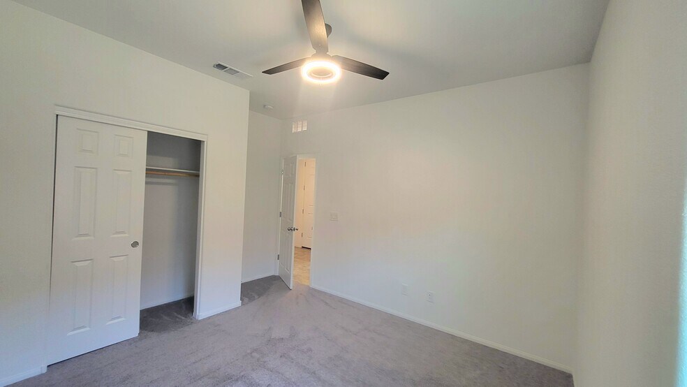 Building Photo - 3848 E Summit Ave